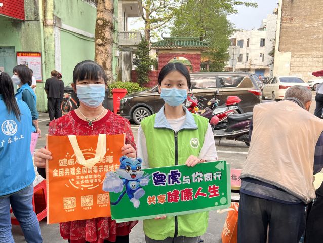 三鄉(xiāng)鎮(zhèn)開展“暖心義診，禁毒先行”宣傳活動圖片4.JPG